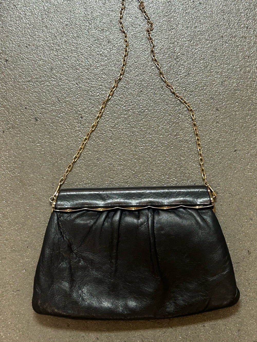 VTG Classy Black Leather Shoulder Bag with Gold Chain